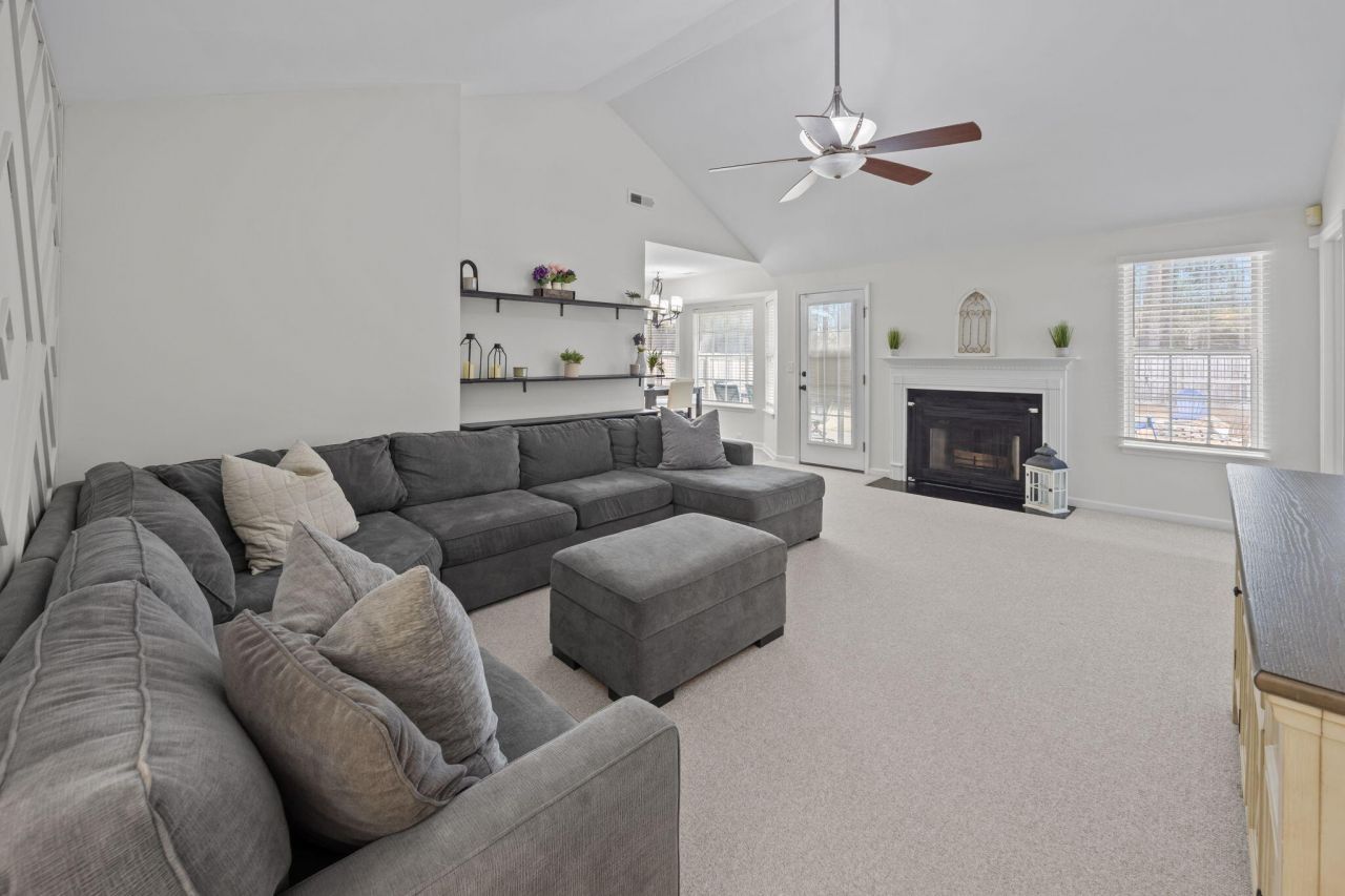 1204 Raptor Drive Photo 4