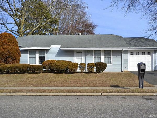 133 Inverness Road, Holbrook, NY 11741