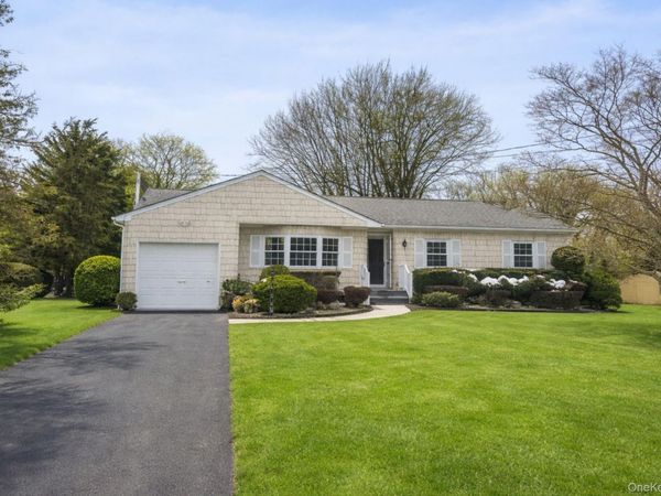 107 E Woodside Avenue, Patchogue, NY 11772