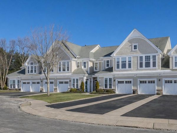 17 Sonata Court, Lake Grove, NY 11755