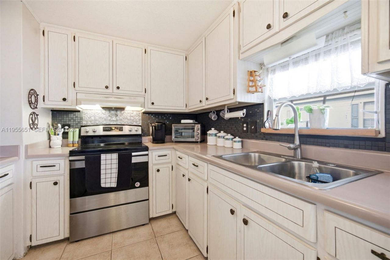 1981 SW 83rd Ave, Davie, FL 33324 Photo