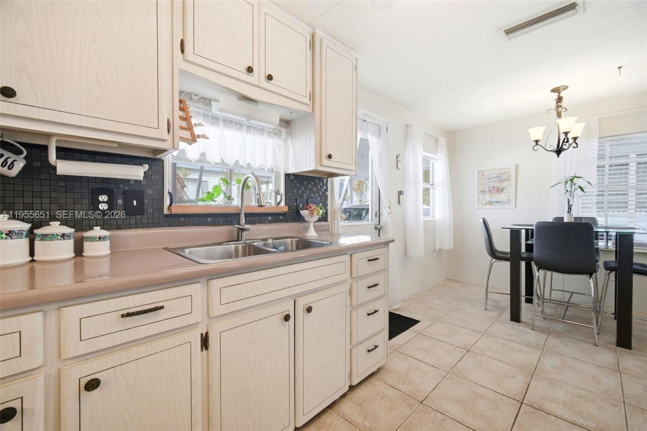 1981 SW 83rd Ave, Davie, FL 33324 Photo