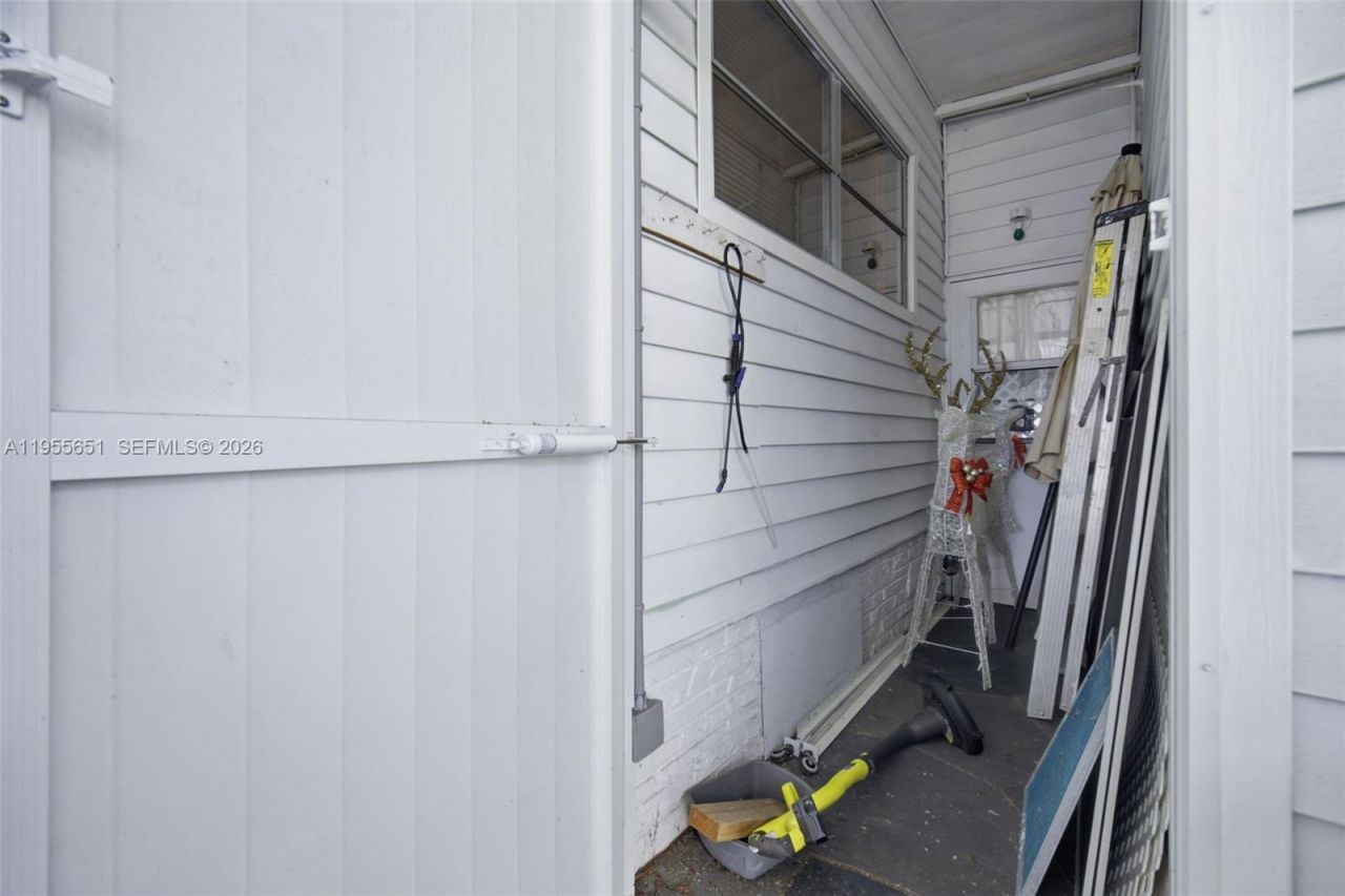 1981 SW 83rd Ave, Davie, FL 33324 Photo