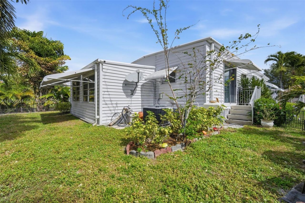 1981 SW 83rd Ave, Davie, FL 33324 Photo