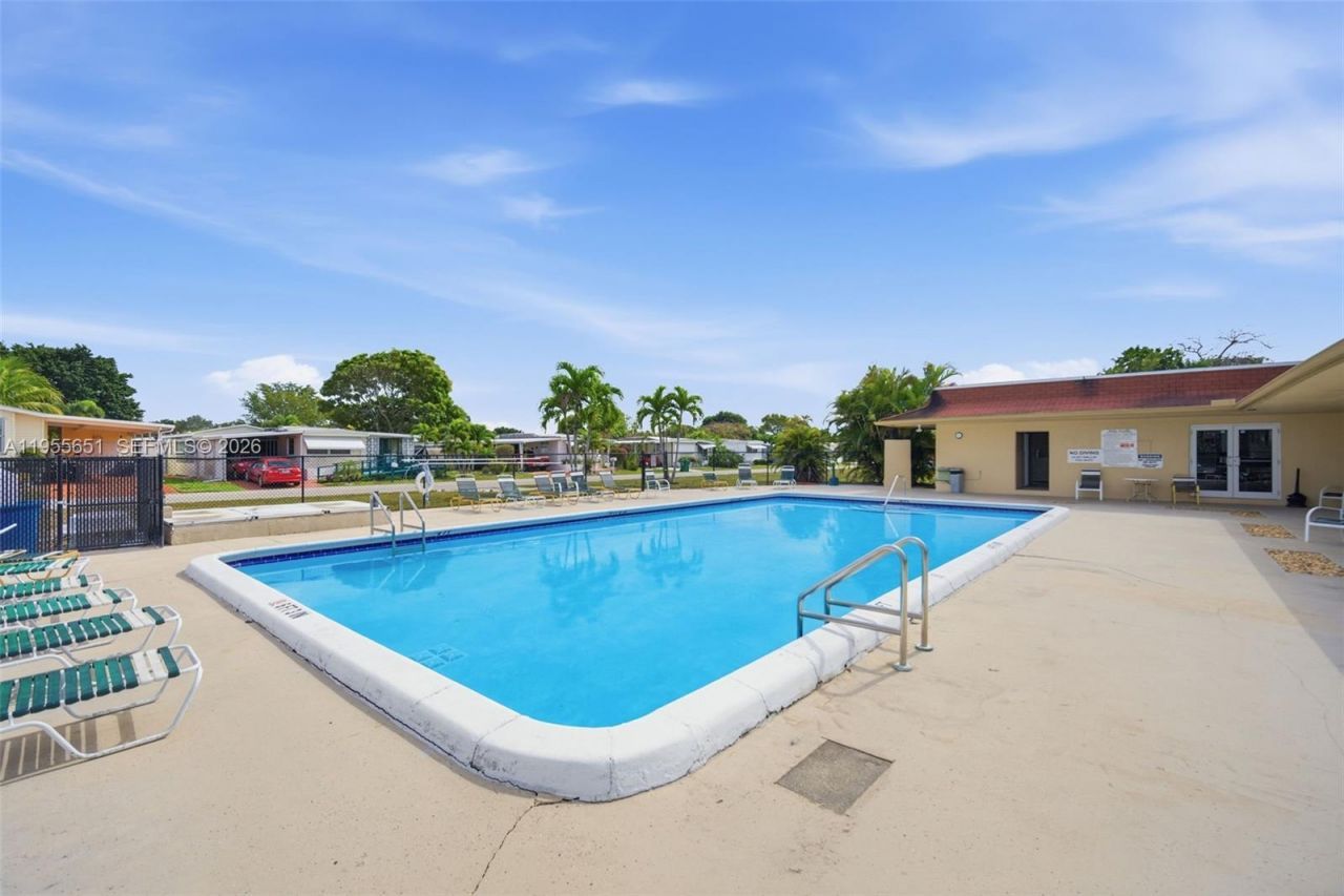 1981 SW 83rd Ave, Davie, FL 33324 Photo