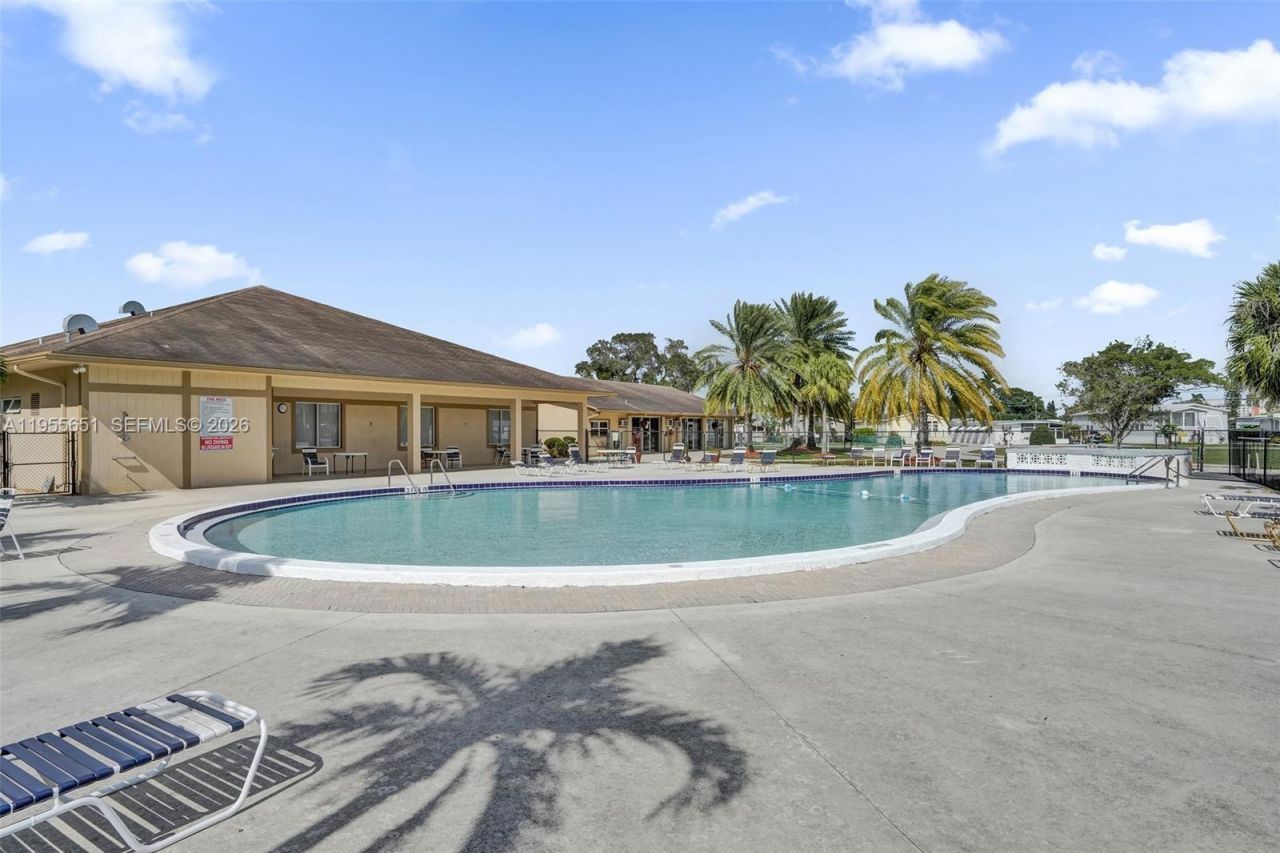 1981 SW 83rd Ave, Davie, FL 33324 Photo