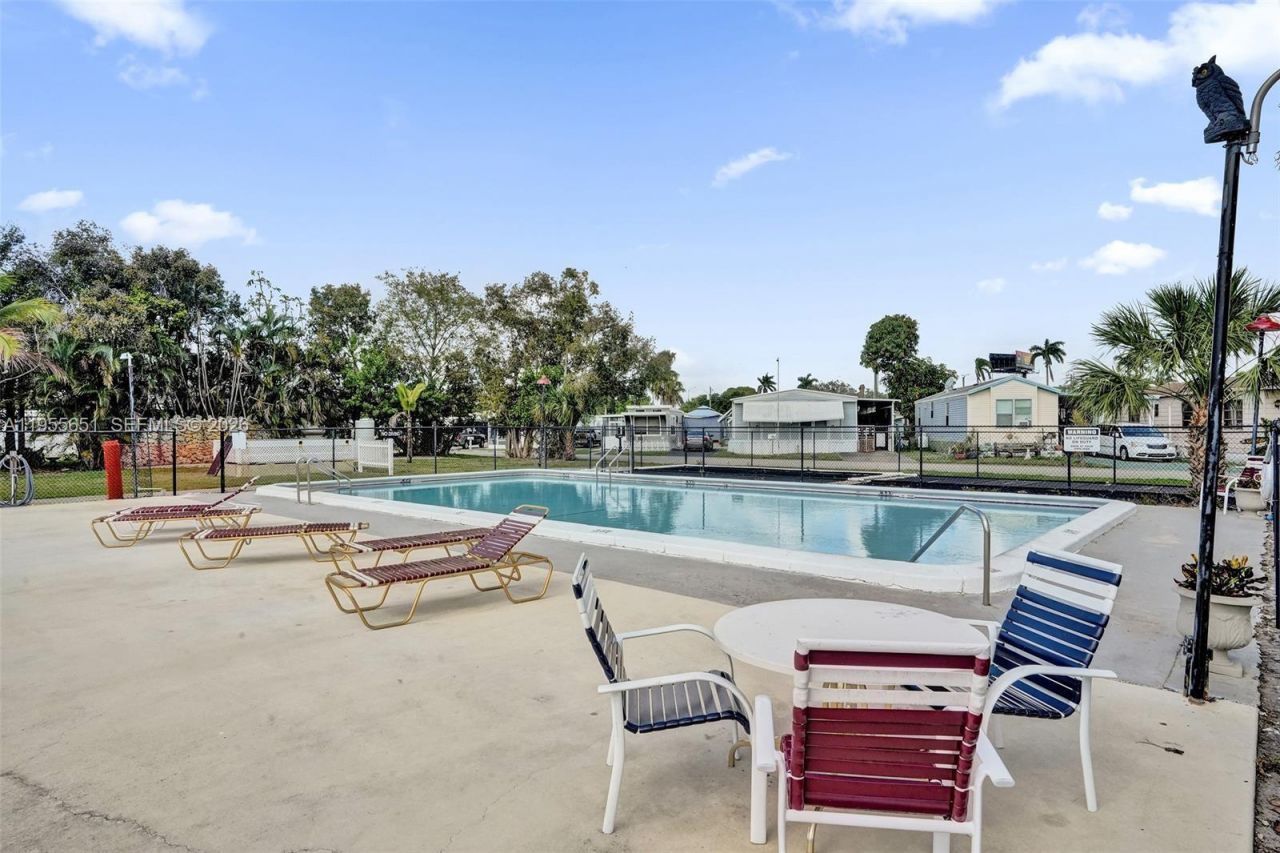 1981 SW 83rd Ave, Davie, FL 33324 Photo