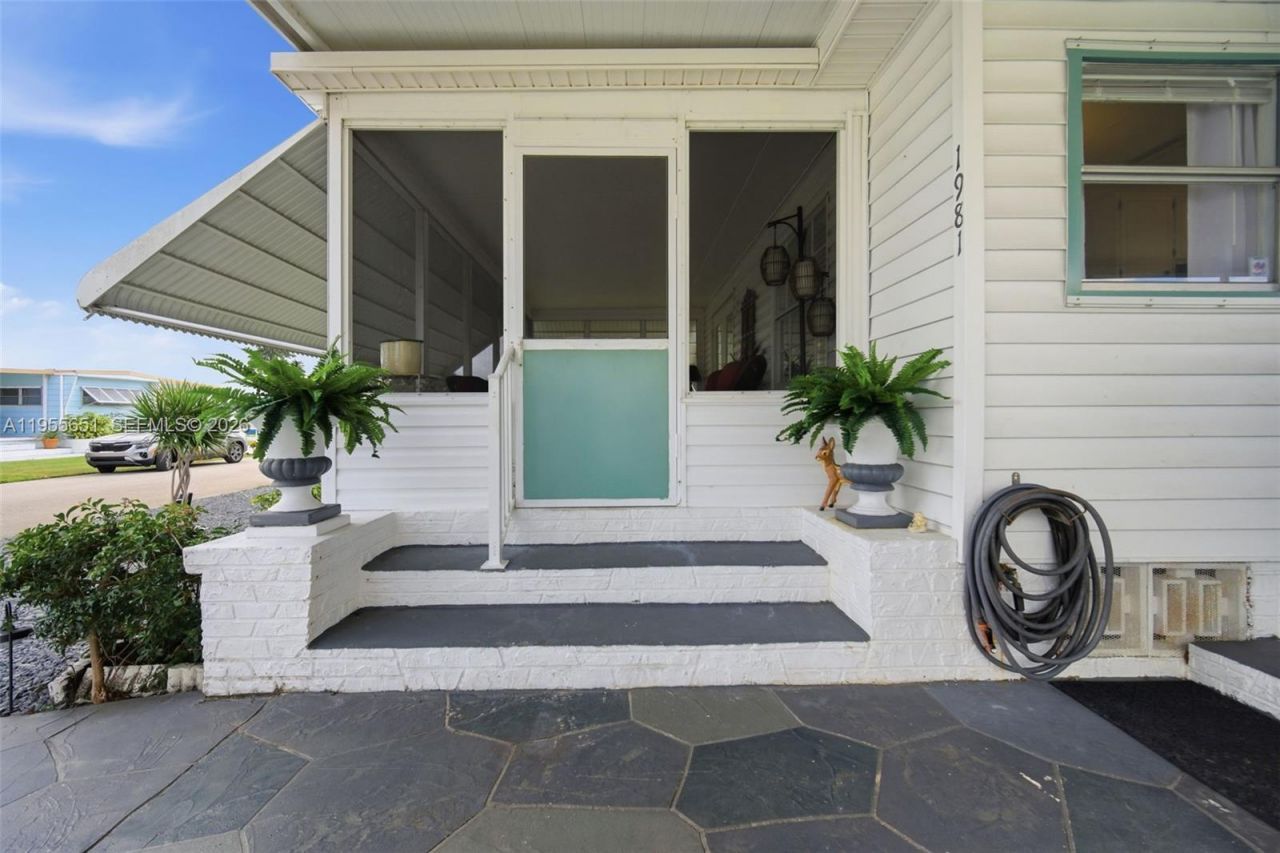 1981 SW 83rd Ave, Davie, FL 33324 Photo