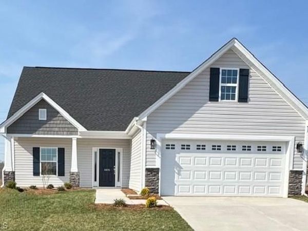3676 Contimental Square, Unit 360, Kernersville, NC 27284
