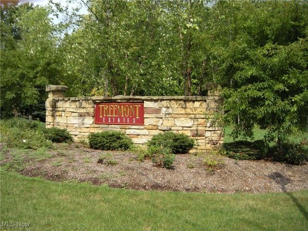 Honeymont Avenue SW, Canton, OH 44706