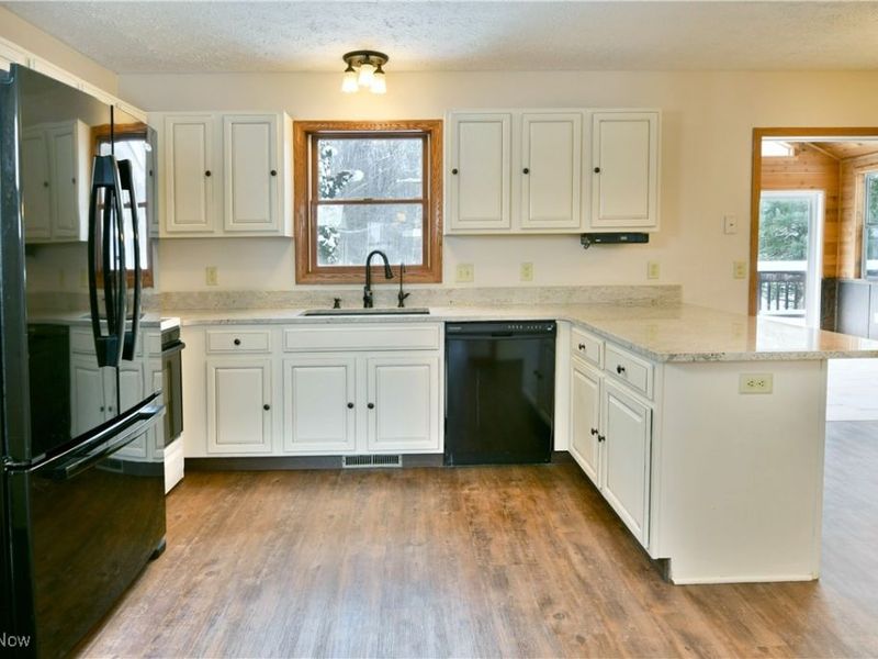 658 Center Street W, Warren, OH 44481 Photo 11