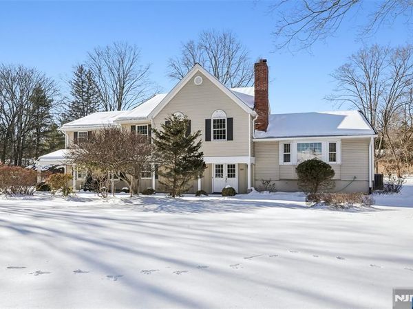 369 W Saddle River Road, Upper Saddle River, NJ 07458