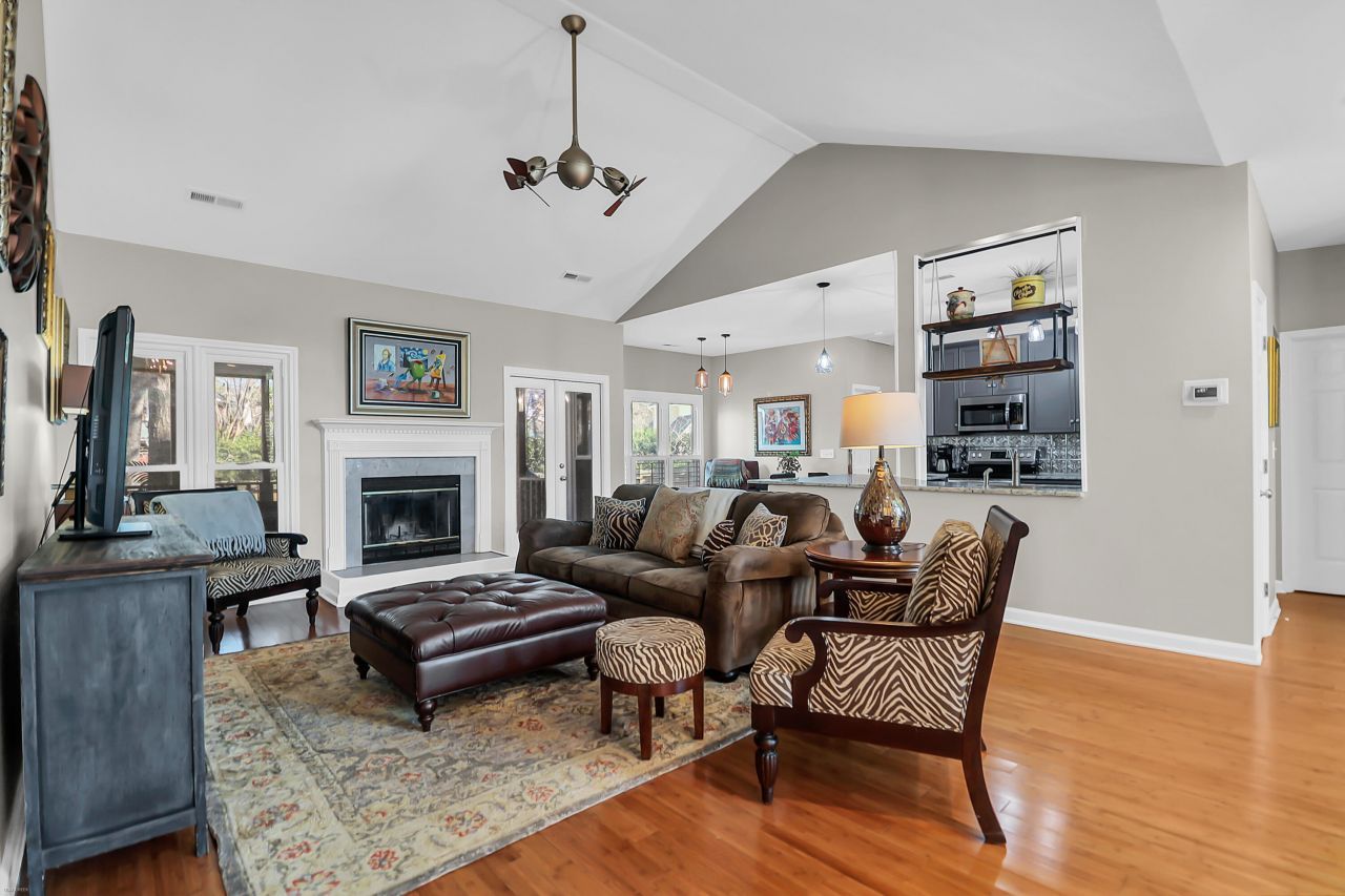 2044 Hallahan Court Photo 1