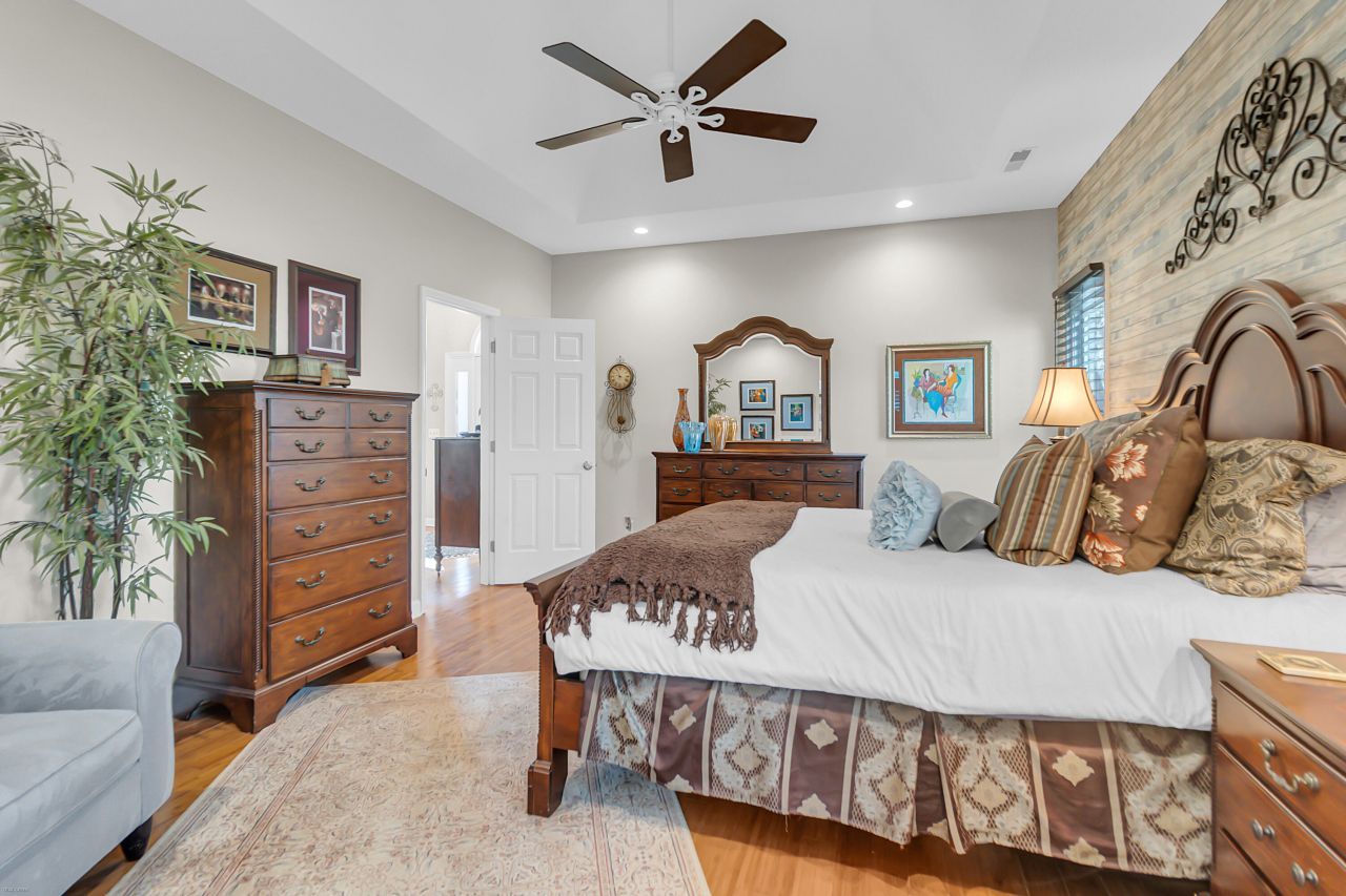 2044 Hallahan Court Photo 20