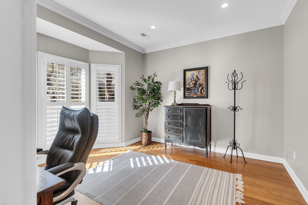 2044 Hallahan Court Photo 24