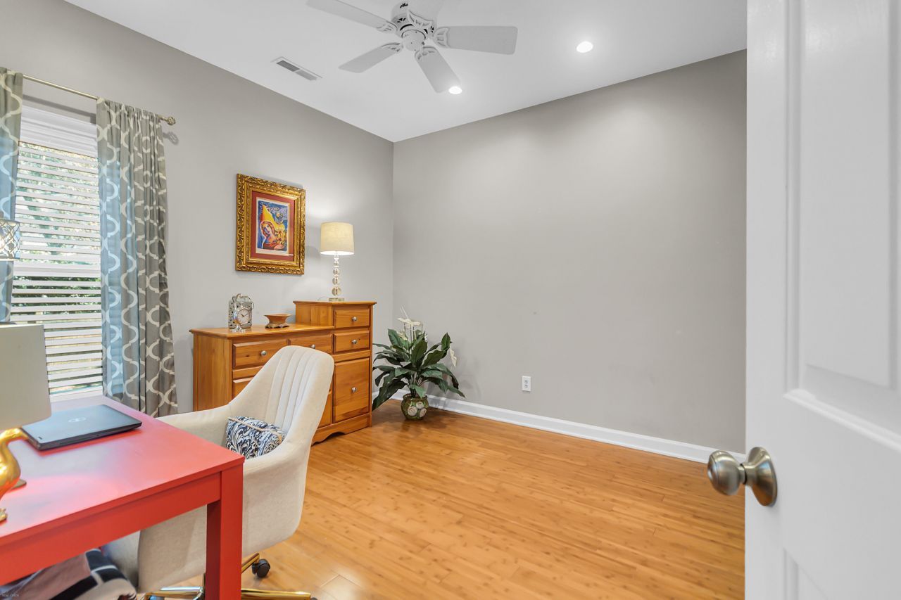 2044 Hallahan Court Photo 28