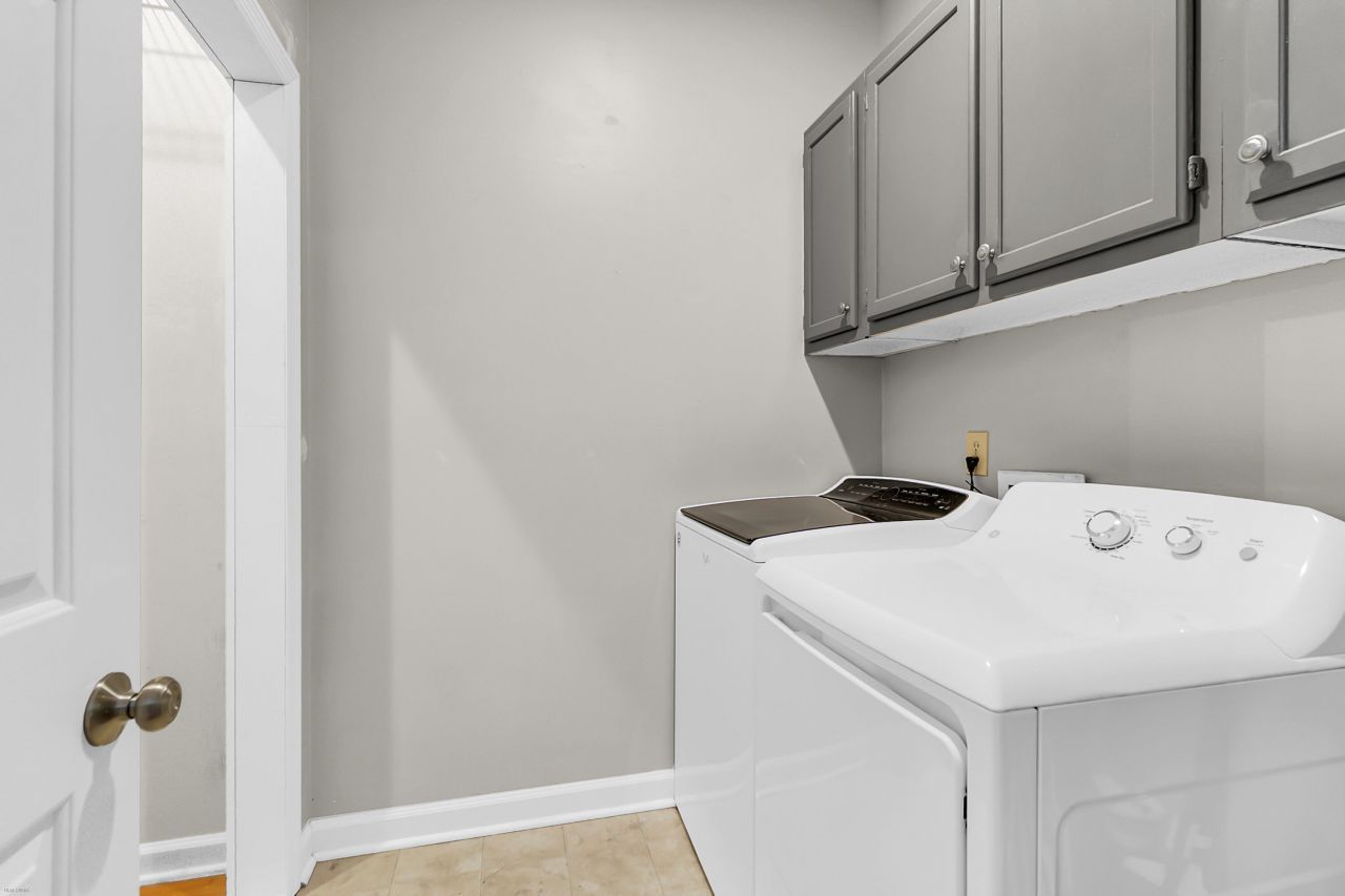 2044 Hallahan Court Photo 29