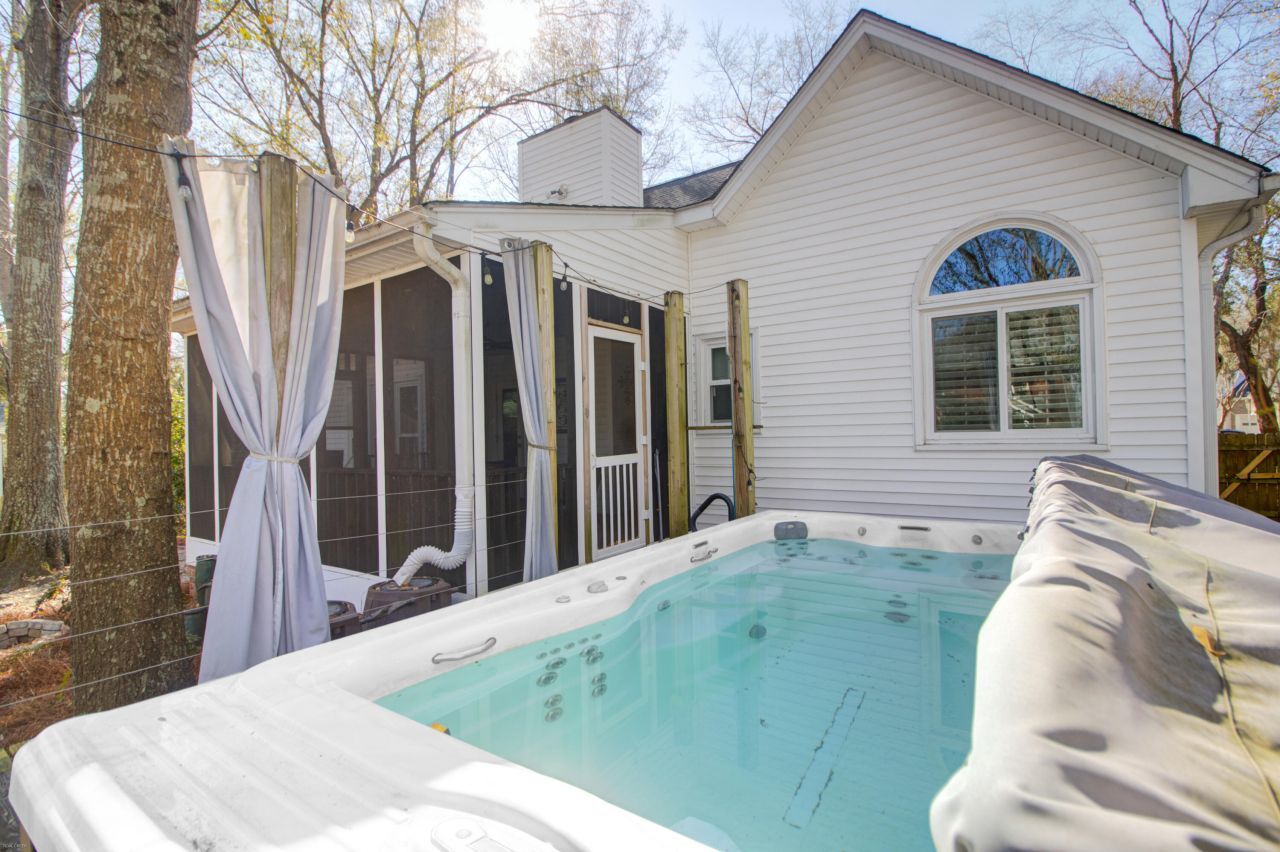 2044 Hallahan Court Photo 33