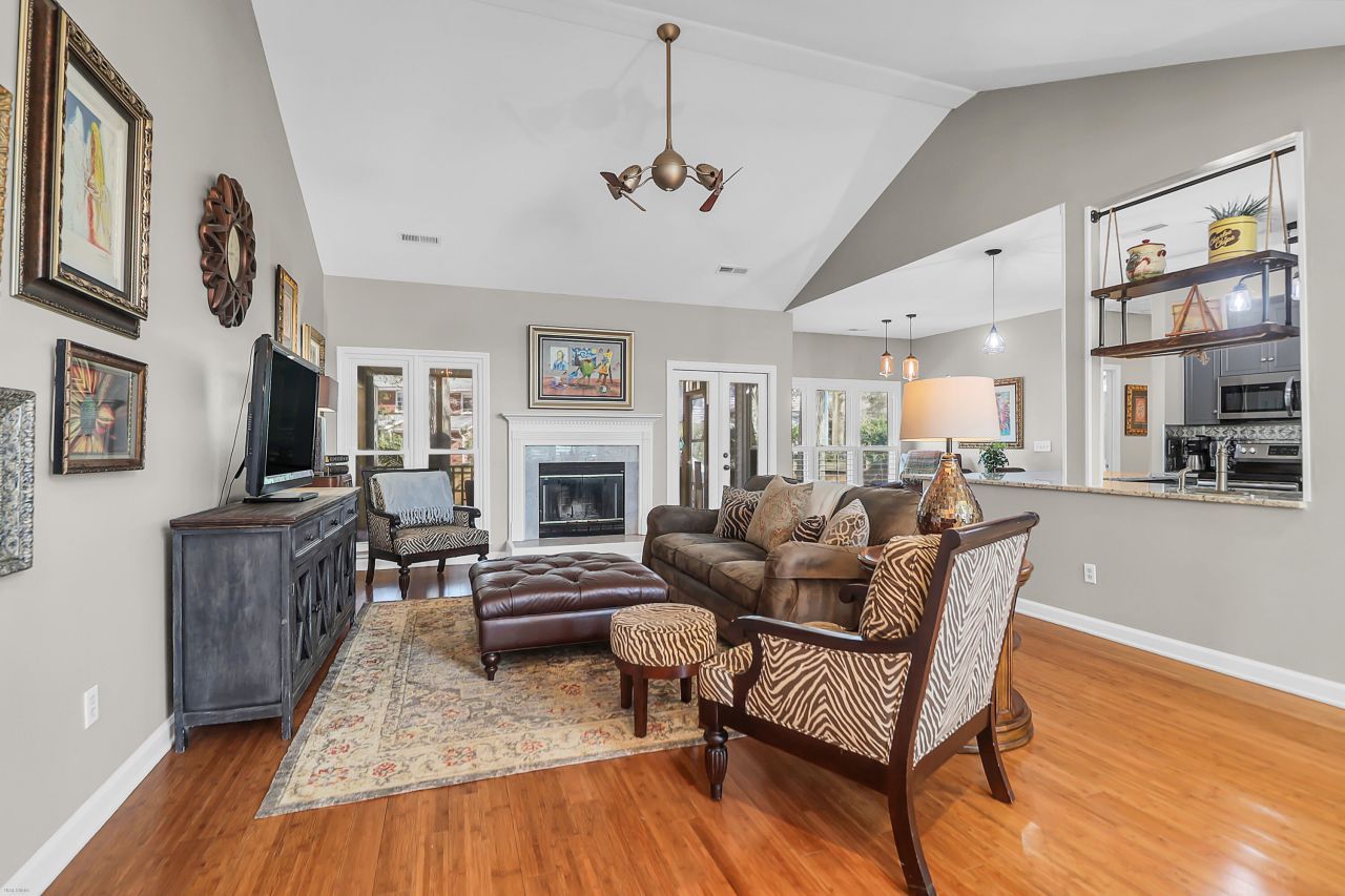 2044 Hallahan Court Photo 4