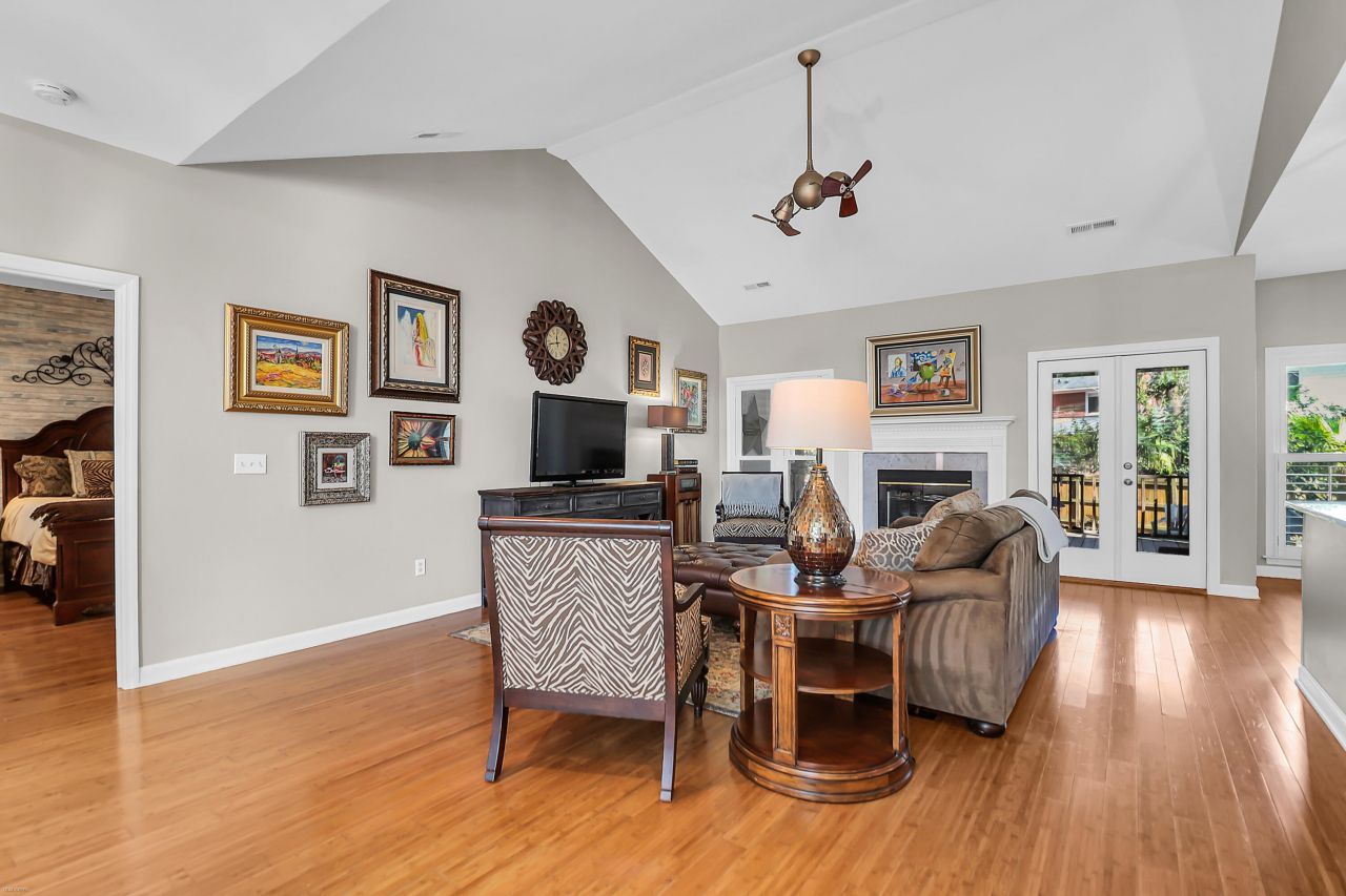 2044 Hallahan Court Photo 6