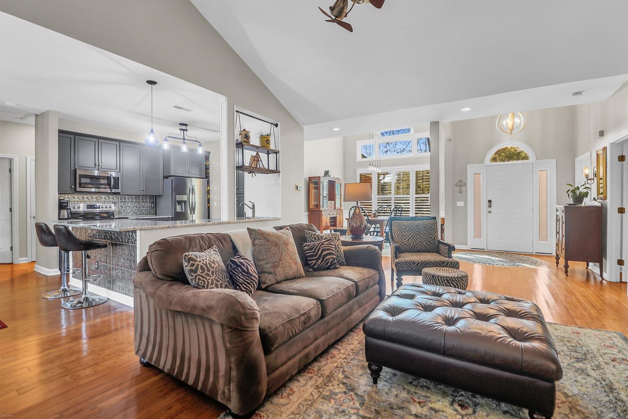 2044 Hallahan Court Photo 8