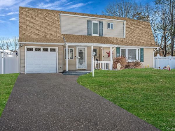 19 Osborne Avenue , Mount Sinai, NY 11766