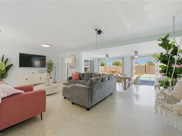 4044 Country Club BLVD, CAPE CORAL, FL 33904