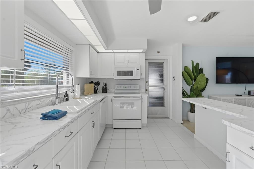 4044 Country Club Blvd, Cape Coral, FL 33904 Photo