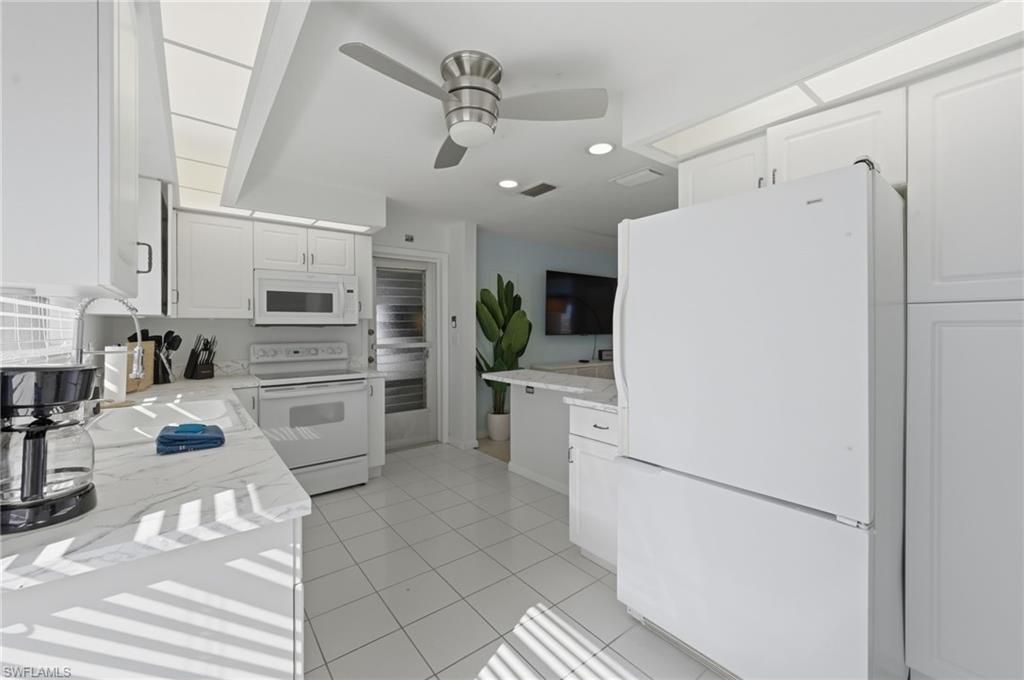 4044 Country Club Blvd, Cape Coral, FL 33904 Photo