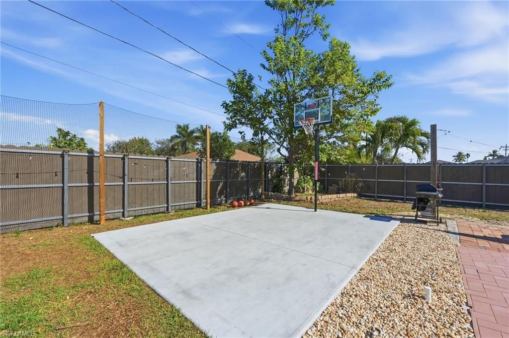 4044 Country Club Blvd, Cape Coral, FL 33904 Photo