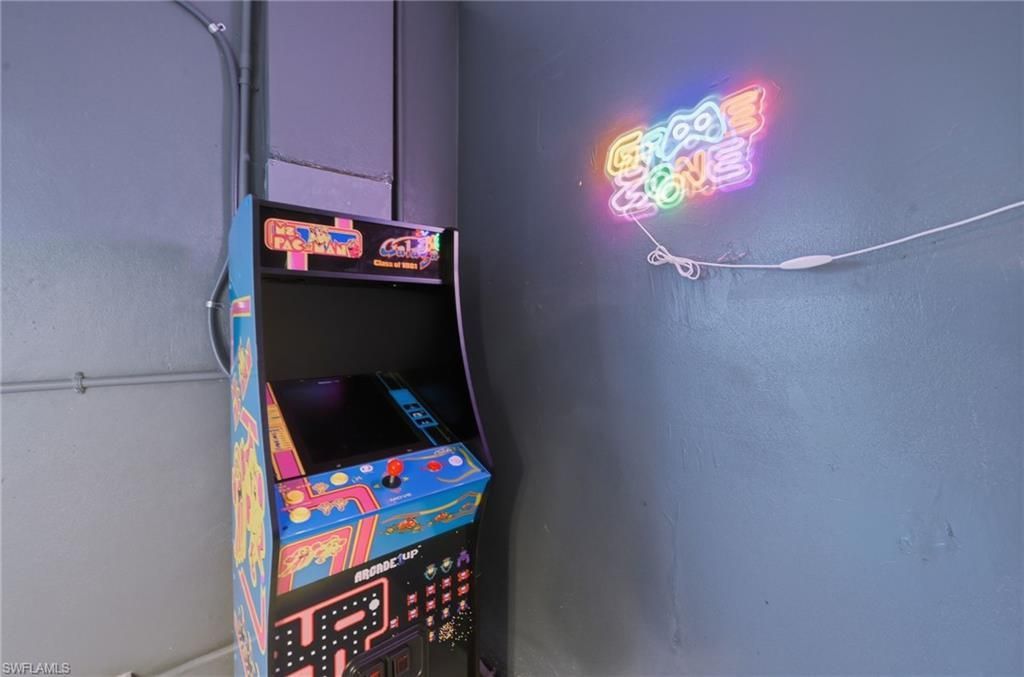 4044 Country Club Blvd, Cape Coral, FL 33904 Photo