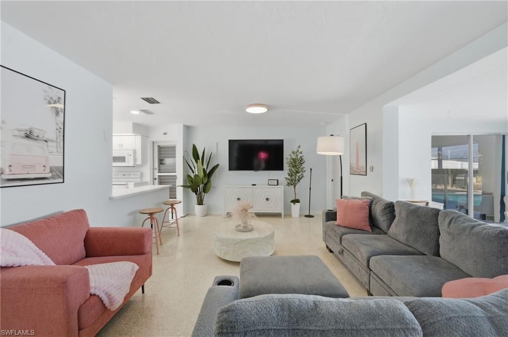 4044 Country Club Blvd, Cape Coral, FL 33904 Photo