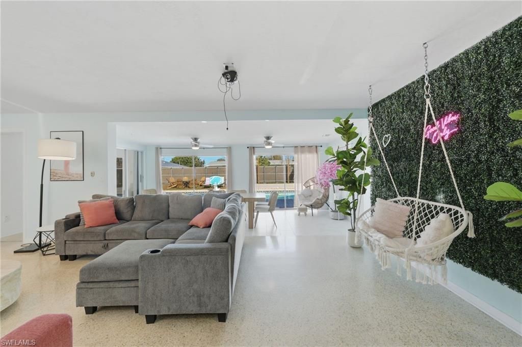 4044 Country Club Blvd, Cape Coral, FL 33904 Photo