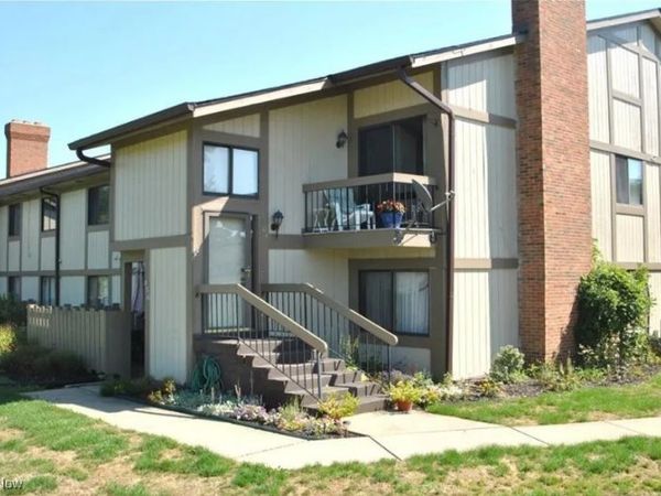 864 Kirkwall Drive, Akron, OH 44321