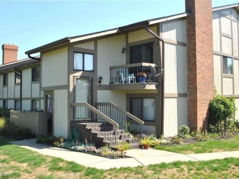 864 Kirkwall Drive, Akron, OH 44321 Photo 1