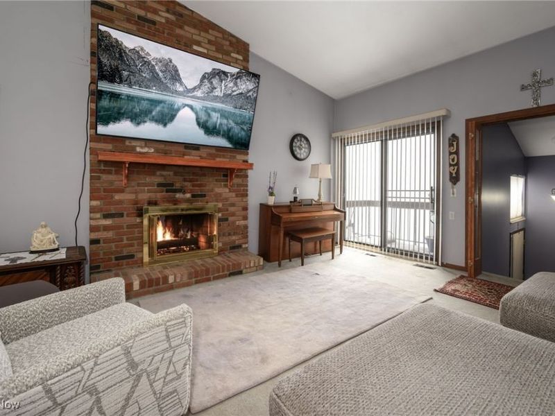 864 Kirkwall Drive, Akron, OH 44321 Photo 4