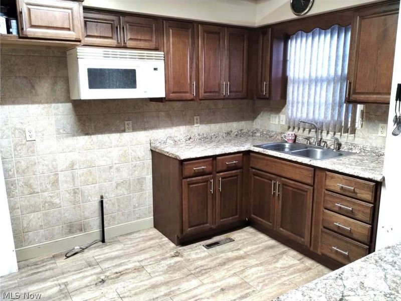 346 E 8th Street, East Liverpool, OH 43920 Photo 6