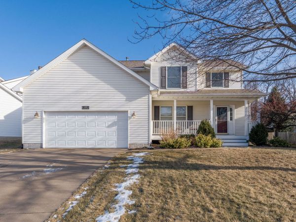 1955 Plum Tree Road, Bettendorf, IA 52722
