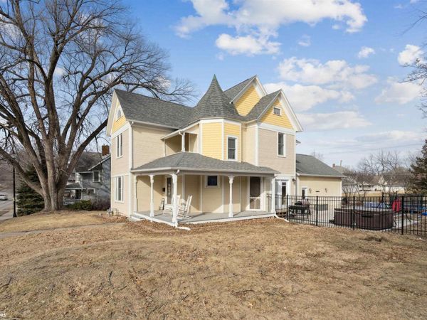 511 E Washington Street, Mount Pleasant, IA 52641