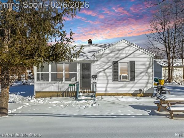 44686 Davis Drive, Utica, MI 48317