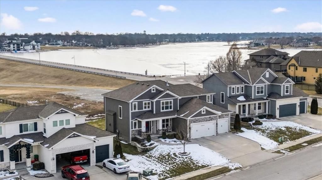 105 SW Meadowbrook Drive, Lees Summit, MO 64082 Main Photo