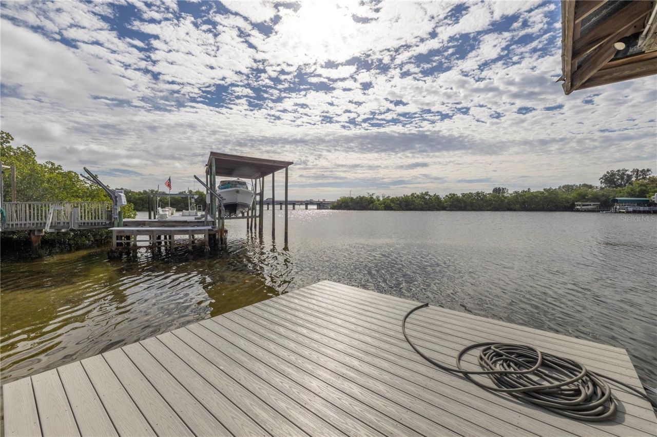 734 Weedon Drive Ne, Saint Petersburg, FL 33702 Photo