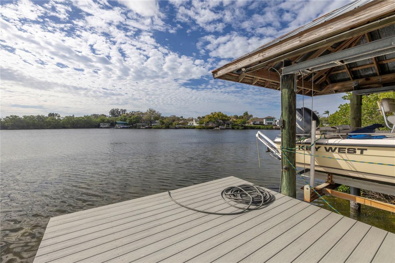 734 Weedon Drive Ne, Saint Petersburg, FL 33702 Photo