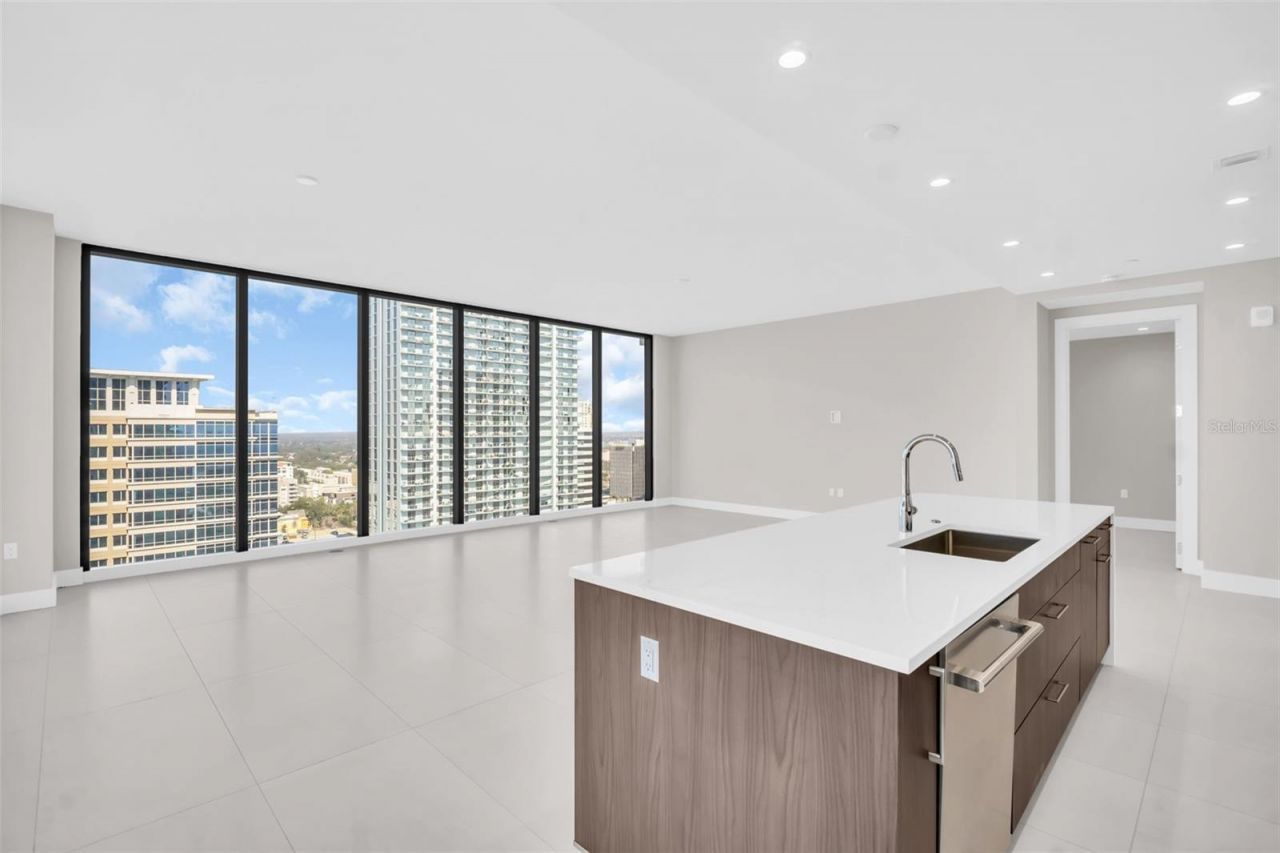 275 1st Avenue S, Unit 2001, Saint Petersburg, FL 33701 Photo