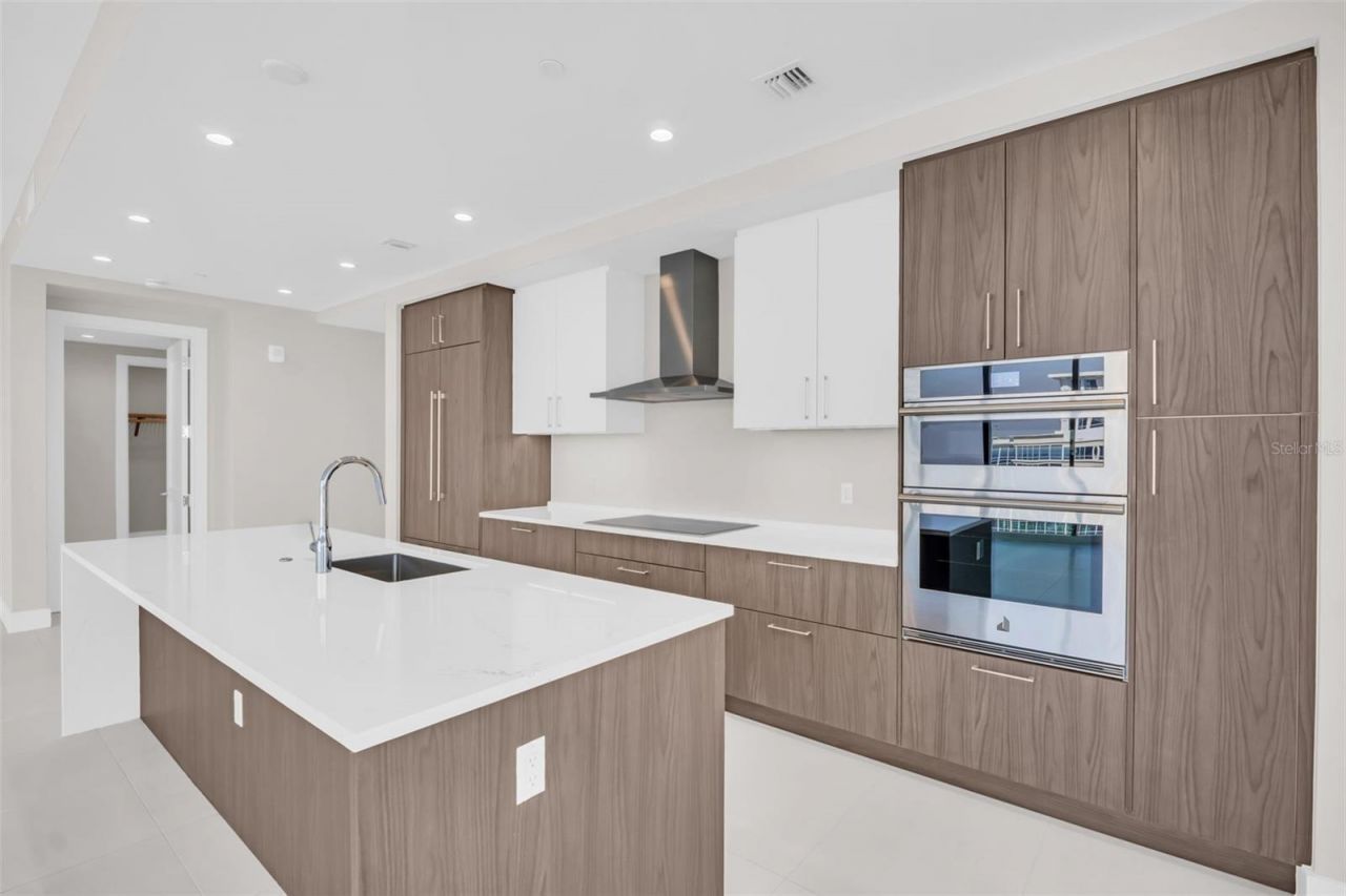 275 1st Avenue S, Unit 2001, Saint Petersburg, FL 33701 Photo