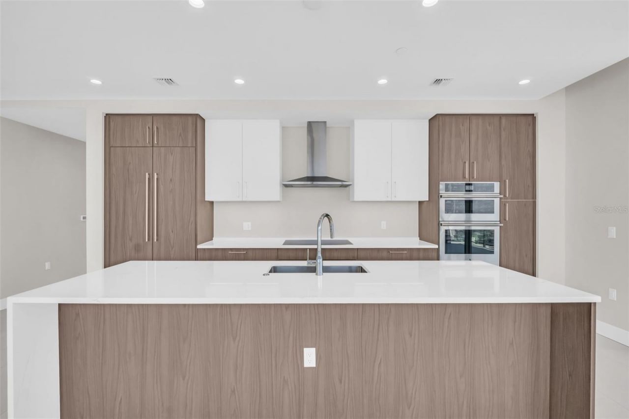 275 1st Avenue S, Unit 2001, Saint Petersburg, FL 33701 Photo