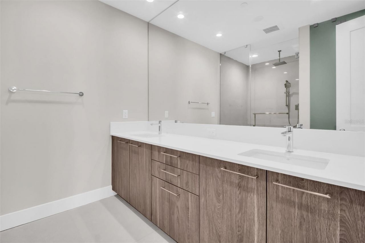 275 1st Avenue S, Unit 2001, Saint Petersburg, FL 33701 Photo