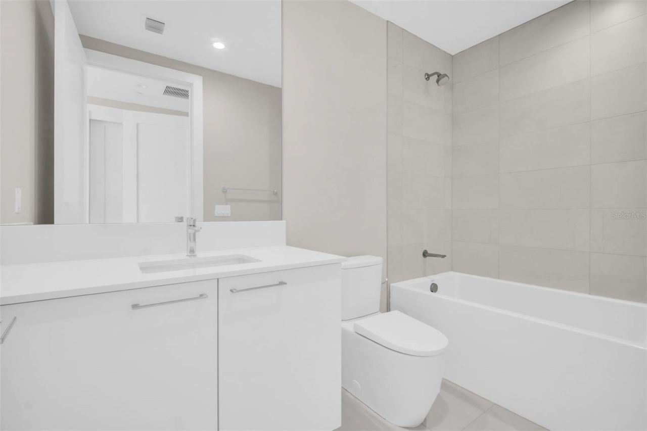 275 1st Avenue S, Unit 2001, Saint Petersburg, FL 33701 Photo