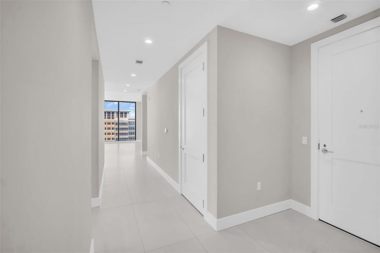 275 1st Avenue S, Unit 2001, Saint Petersburg, FL 33701 Photo