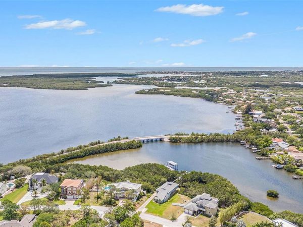 734 WEEDON DRIVE NE, ST PETERSBURG, FL 33702